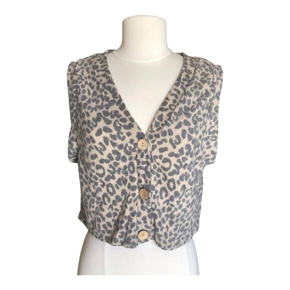 gaze NWT Women's Crop Fuzzy Animal Print Button Front Sweater Vest Top Camel SM - Picture 3 of 12